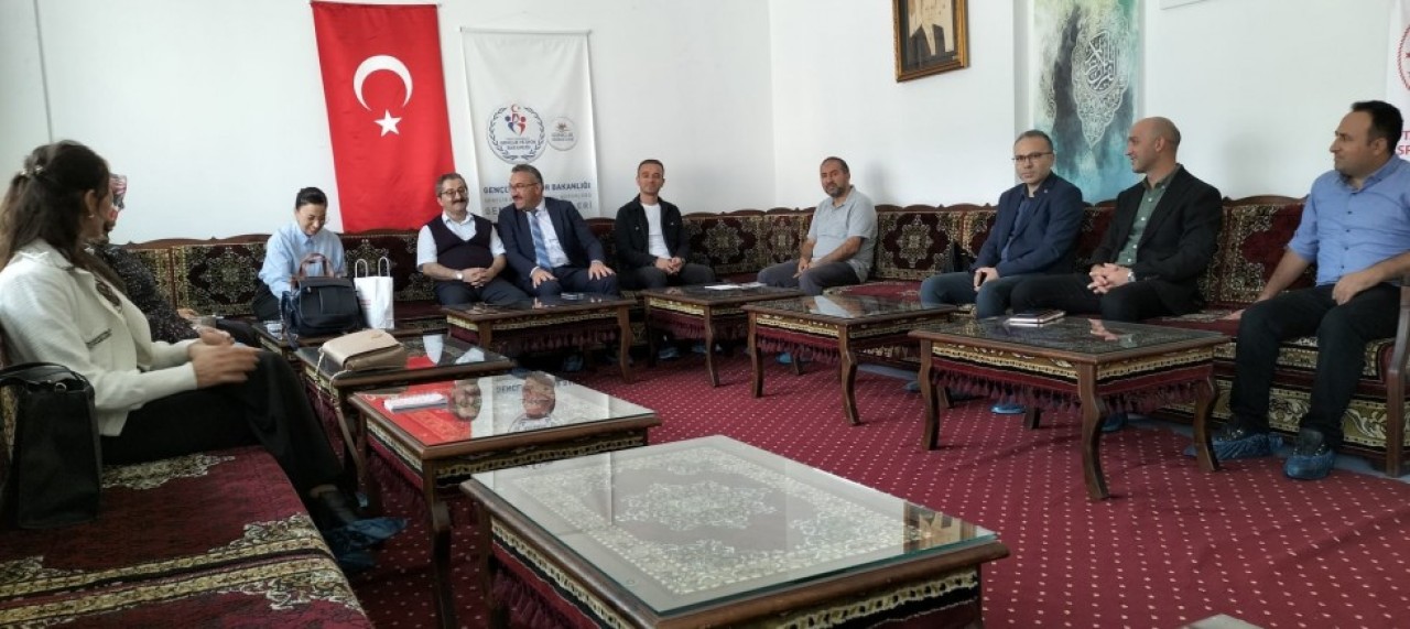 ANADOLU MEKTEBİ YAZAR OKUMALARI