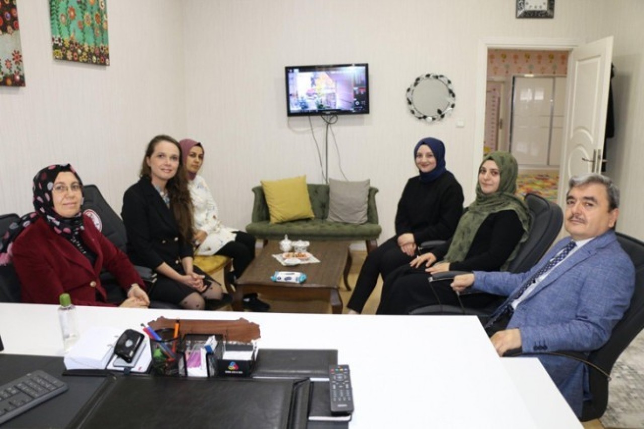 ANAOKULU ÖĞRETMENLERİNİN TALEPLERİNİ DİNLEDİ