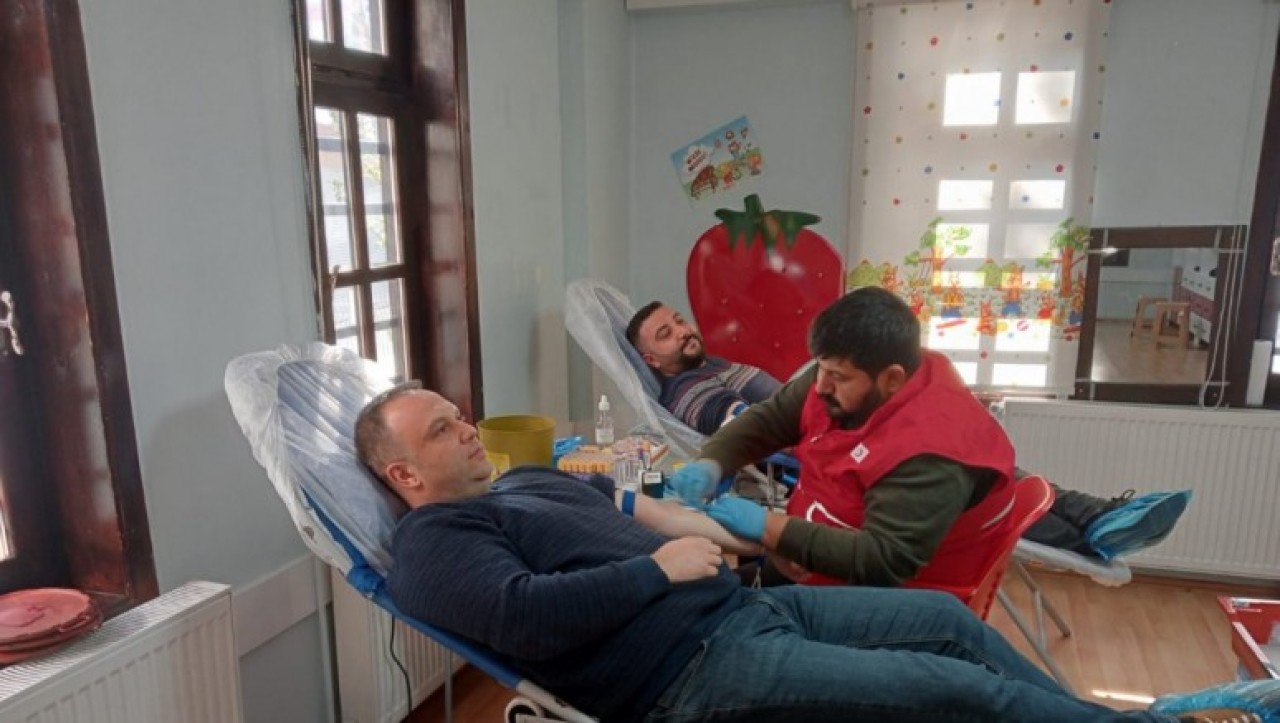 ANAOKULU VELİLERİ KAN BAĞIŞLADI