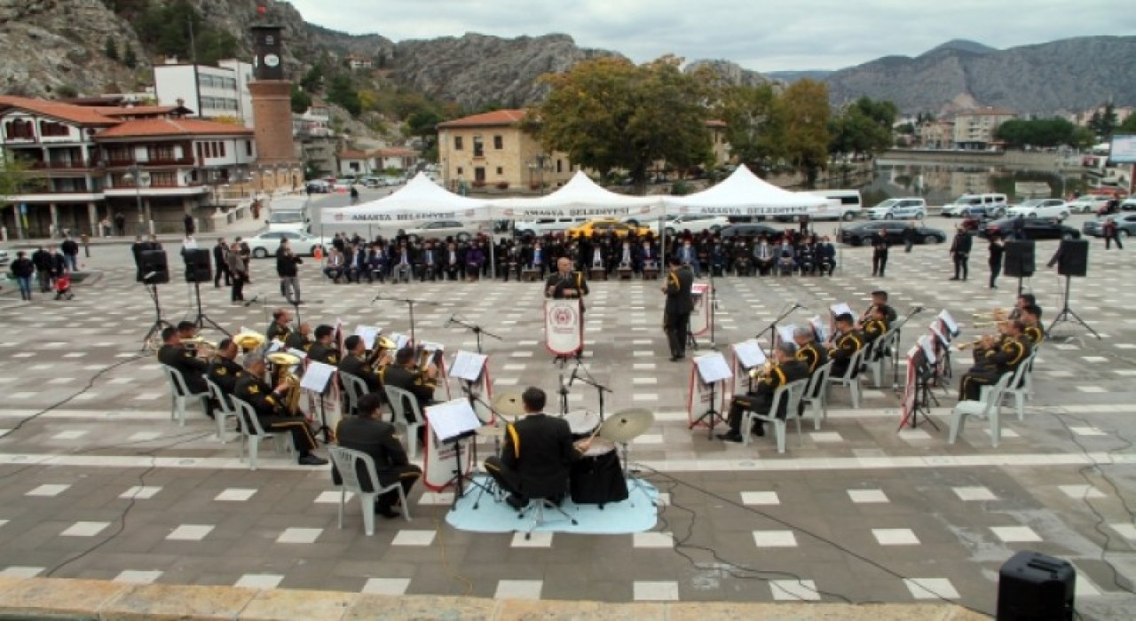 ASKERİ BANDODAN MUHTEŞEM KONSER