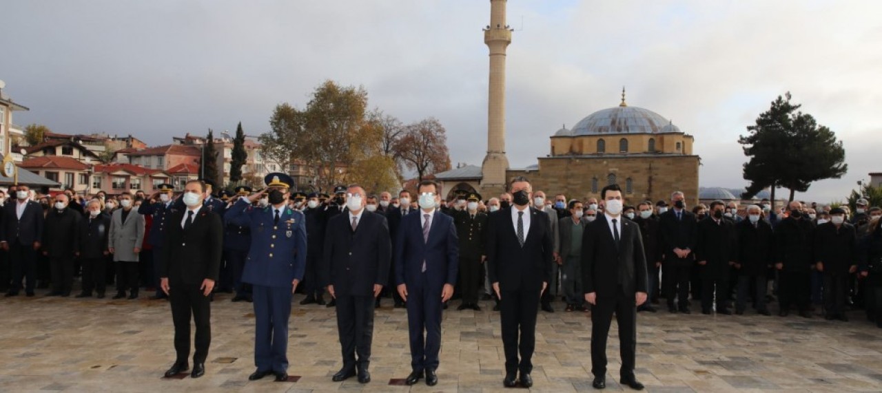 ATAMIZI SAYGI VE ÖZLEMLE ANDIK