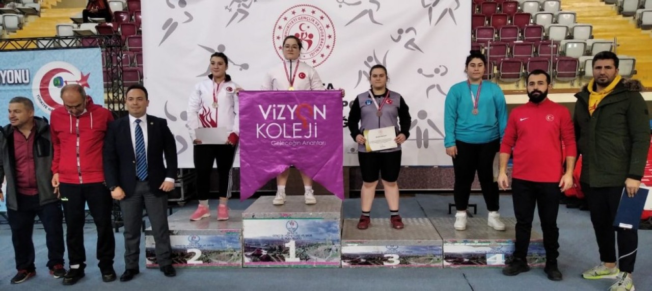 ATASEVEN BRONZ MADALYADA KALDI