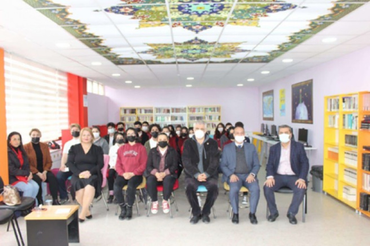 ATATÜRK LİSESİ ÖĞRENCİLERİNE YAZMA VE YAZARLIK ANLATILDI