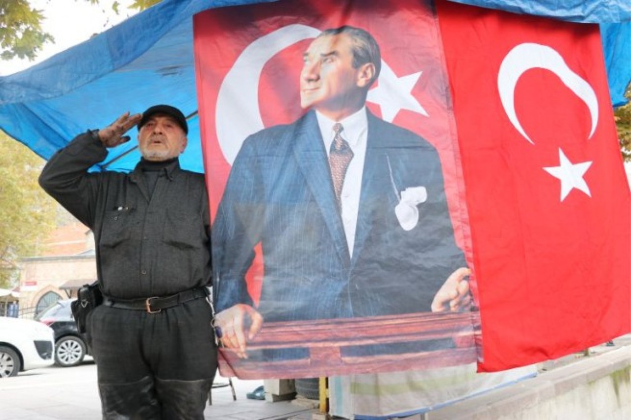 AYAKKABI BOYACISI GÖZYAŞLARINI TUTAMADI