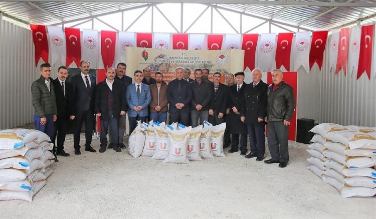 AYÇİÇEĞİ TOHUMLARI ÇİFTÇİLERE TESLİM EDİLDİ