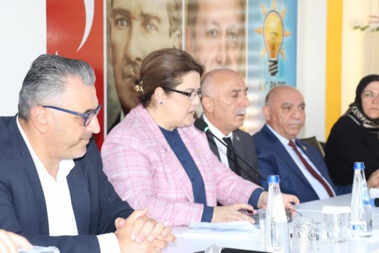 BAKAN YANIK, AK PARTİ TEŞKİLATINI ZİYARET ETTİ