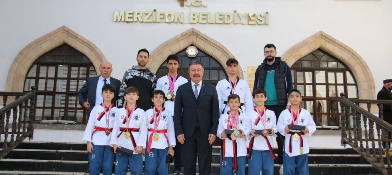 BAŞARILI SPORCULAR GURURLANDIRDI
