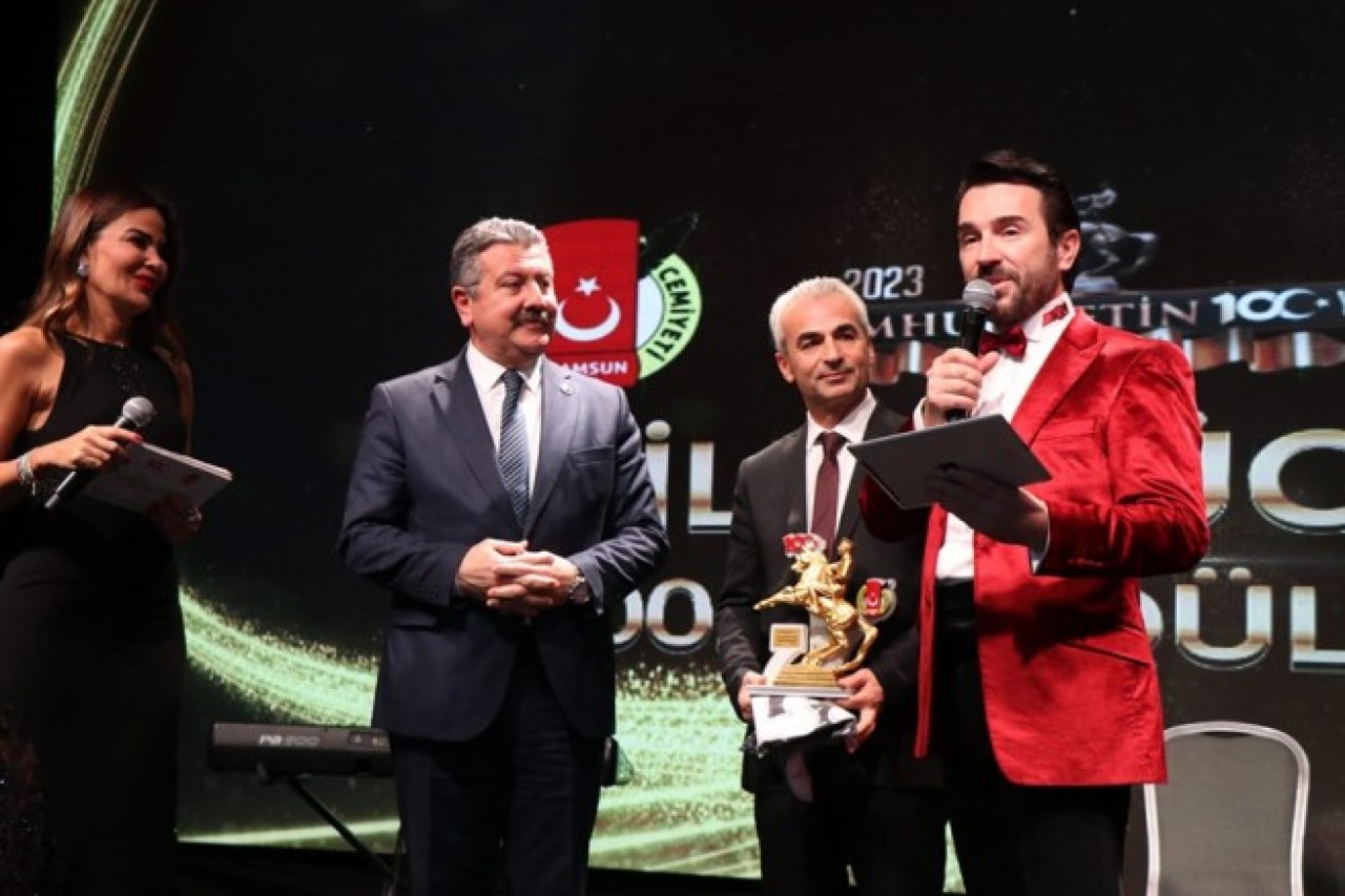 BAŞKAN KARGI ÖDÜL TÖRENİNE KATILDI