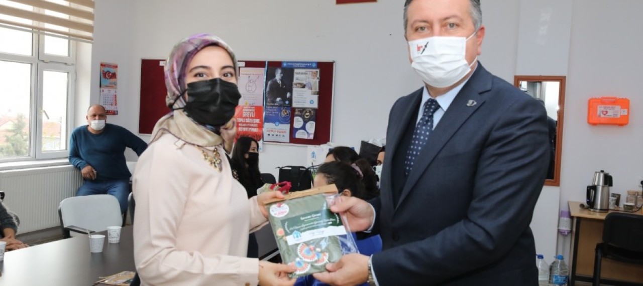 BAŞKAN KARGI, ÖĞRETMENLERİ UNUTMADI