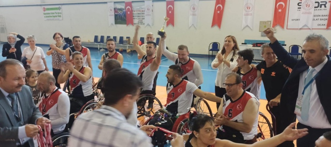 BAŞKAN ÖZYOL ENGELLİLERİN SEVİNCİNE ORTAK OLDU