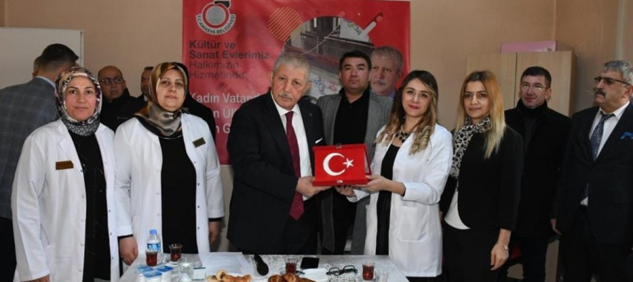 BAŞKAN SARI, BAŞIMIN TACI DEDİĞİ HANIMEFENDİLERLE BİR ARAYA GELDİ