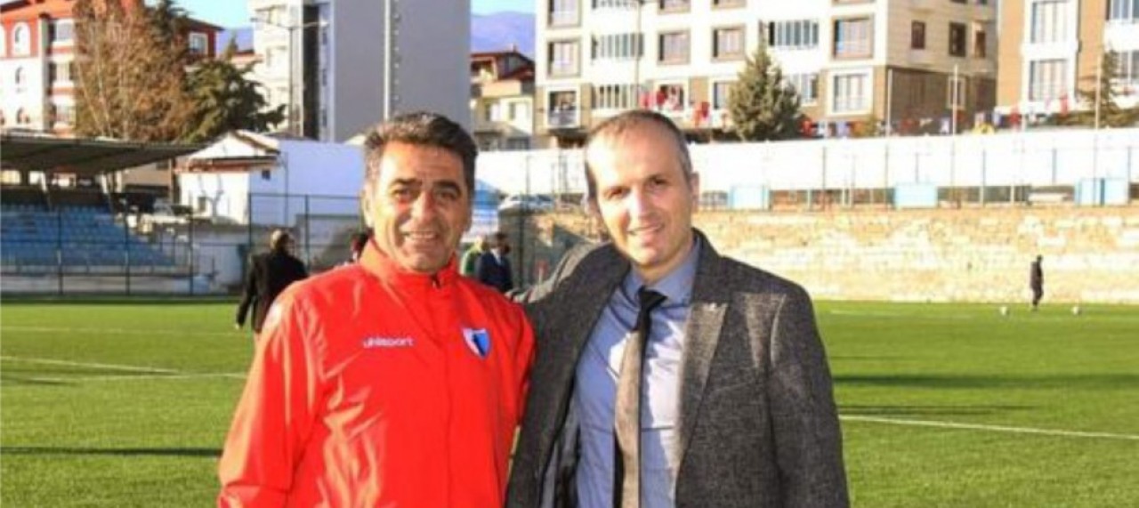 BAYRAK İLE YOLLAR AYRILDI