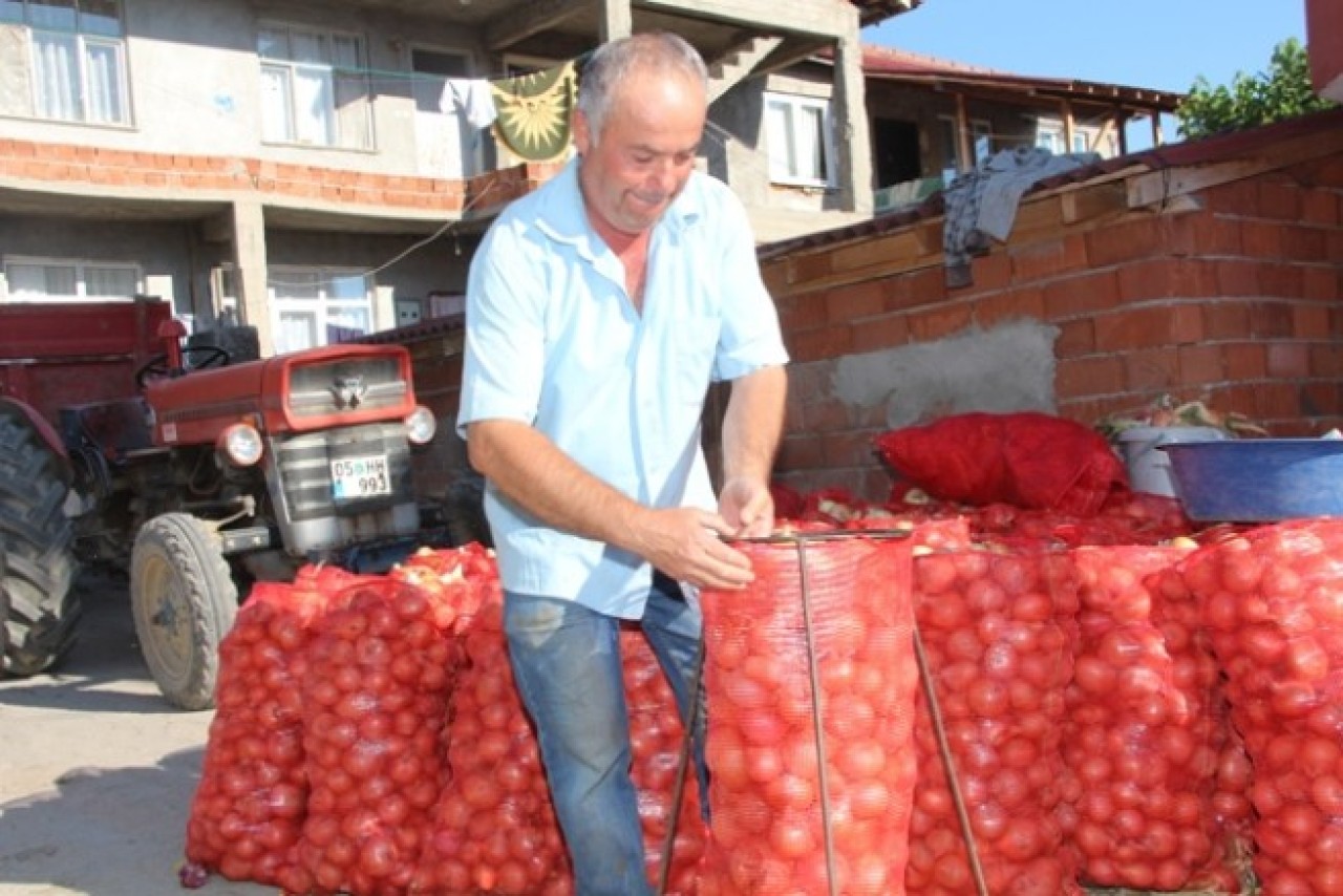 BELDE SAKİNLERİ SOĞAN EKMEYİ BIRAKTI