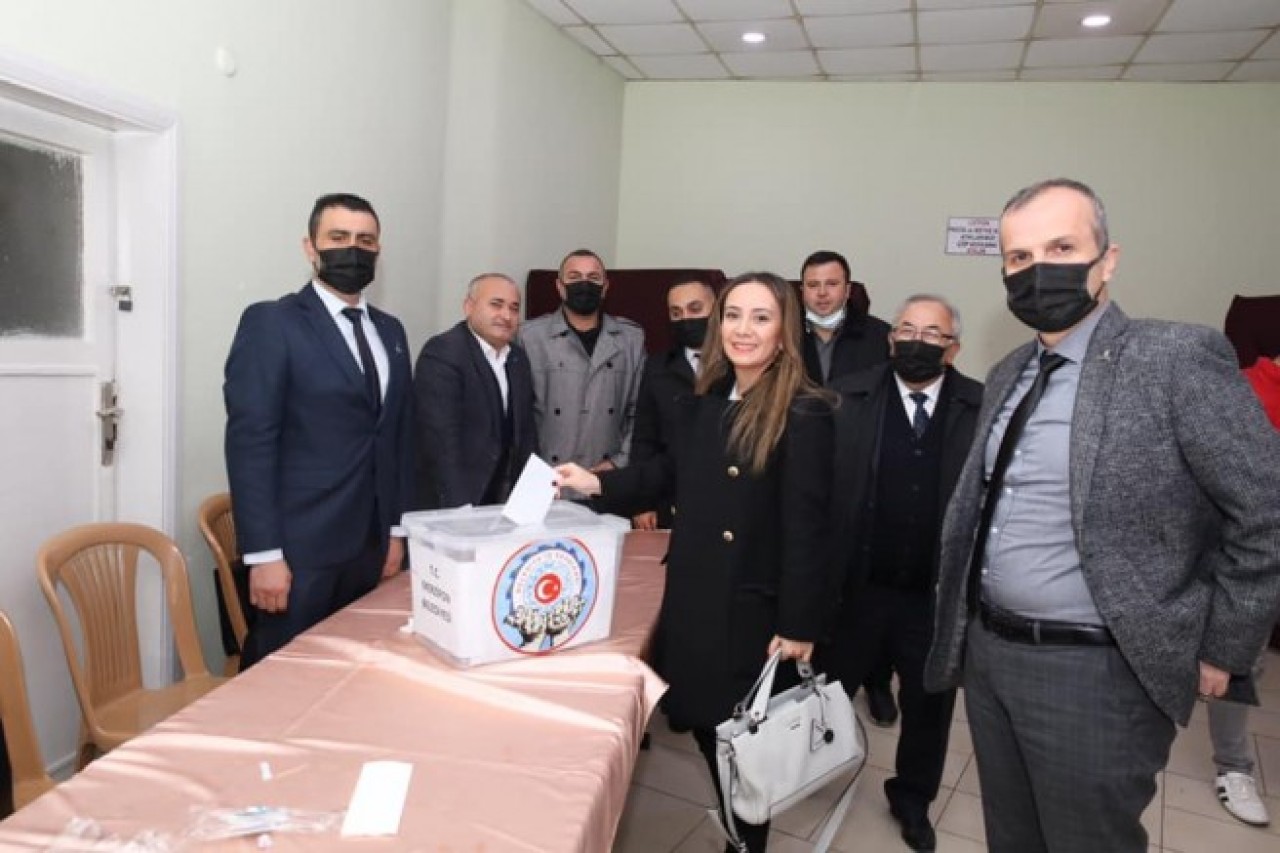 BELEDİYE ÇALIŞANLARI SANDIK BAŞINA GİTTİ