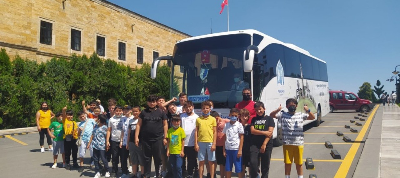 BELEDİYESPORLU FUTBOLCULAR ATA’NIN HUZURUNDA