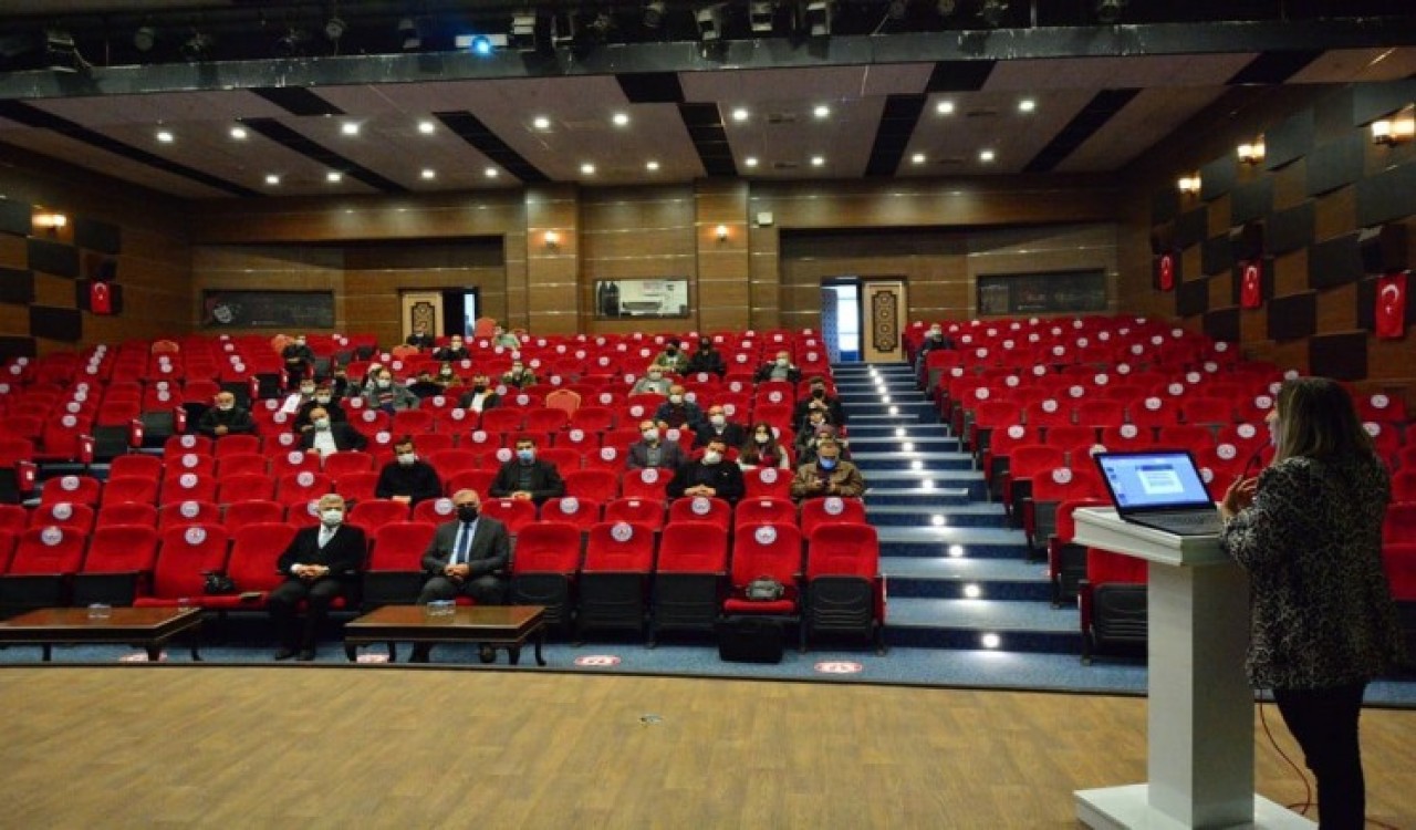 BİLGİ GÜVENLİĞİ VE İNTERNETİN BİLİNÇLİ KULLANIMI EĞİTİMİ VERİLDİ