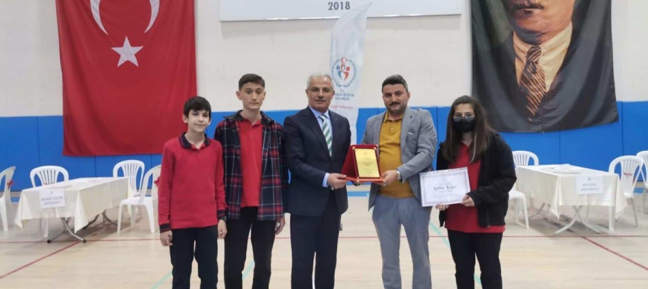 BİLGİ YARIŞMASININ GALİBİ NAMIK KEMAL ORTAOKULU