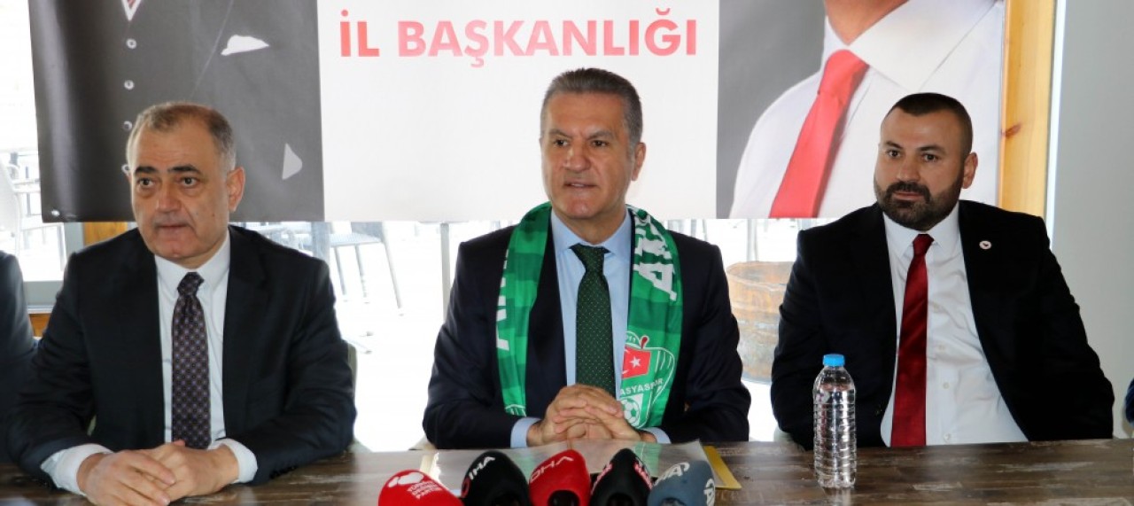 ‘BİZ SİYASETİ SOKAKTA VE HALKIN İÇİNDE YAPIYORUZ’