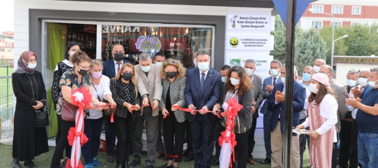 BURADAKİ ÜRÜNLERİN TAMAMI KADINLARIN  EL EMEKLERİ GÖZ NURLARI