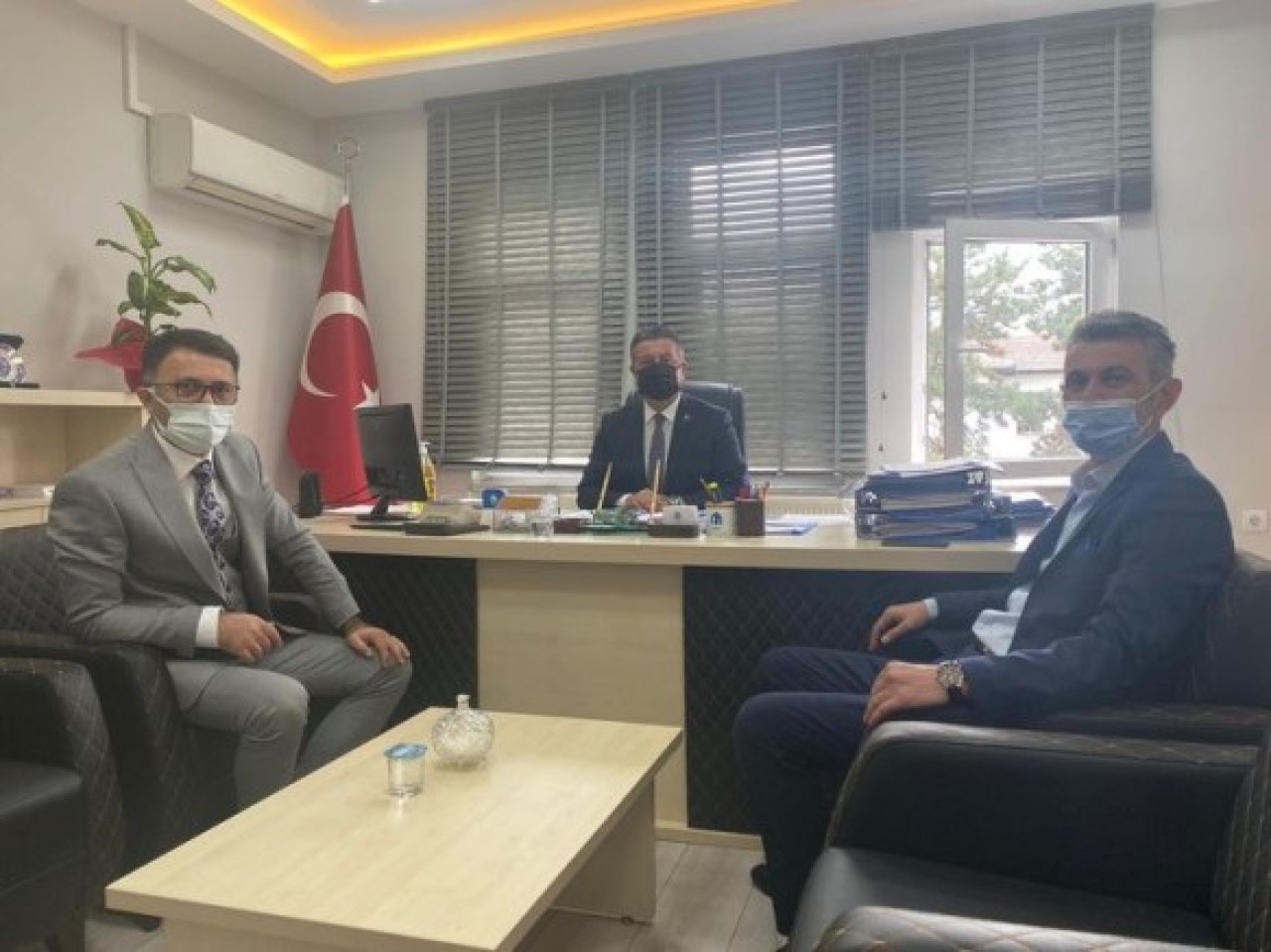 ÇALIŞMALAR HAKKINDA GÖRÜŞ ALIŞVERİŞİNDE BULUNDULAR