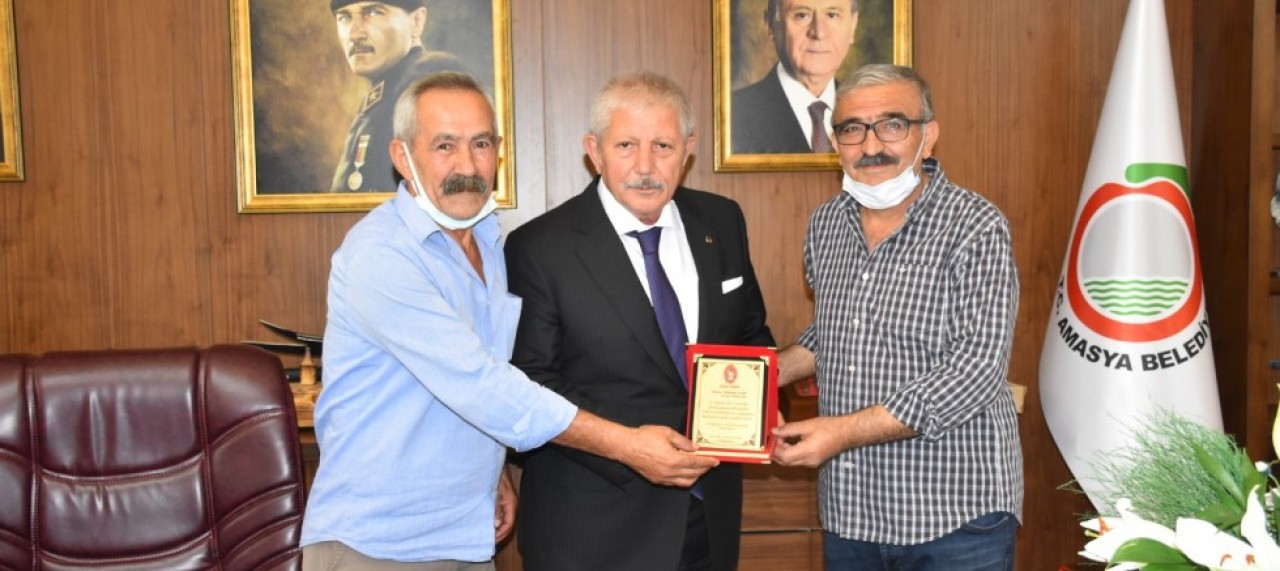 CEM VAKFI’NDAN BAŞKAN SARI’YA TEŞEKKÜR PLAKETİ
