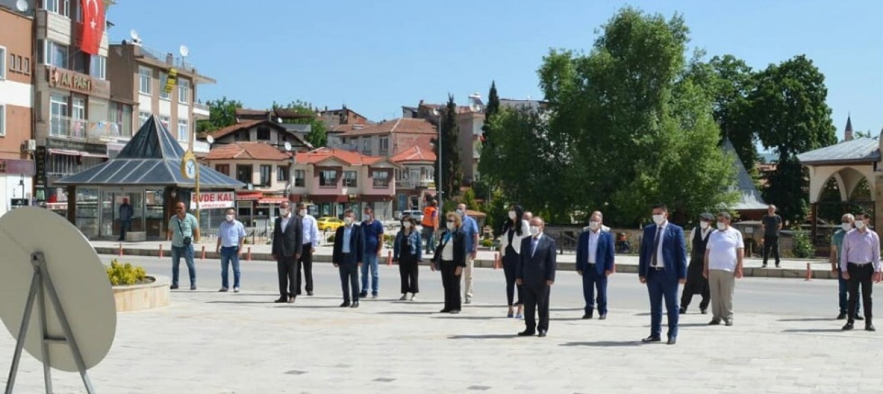 CHP’DEN ANITA ÇELENK
