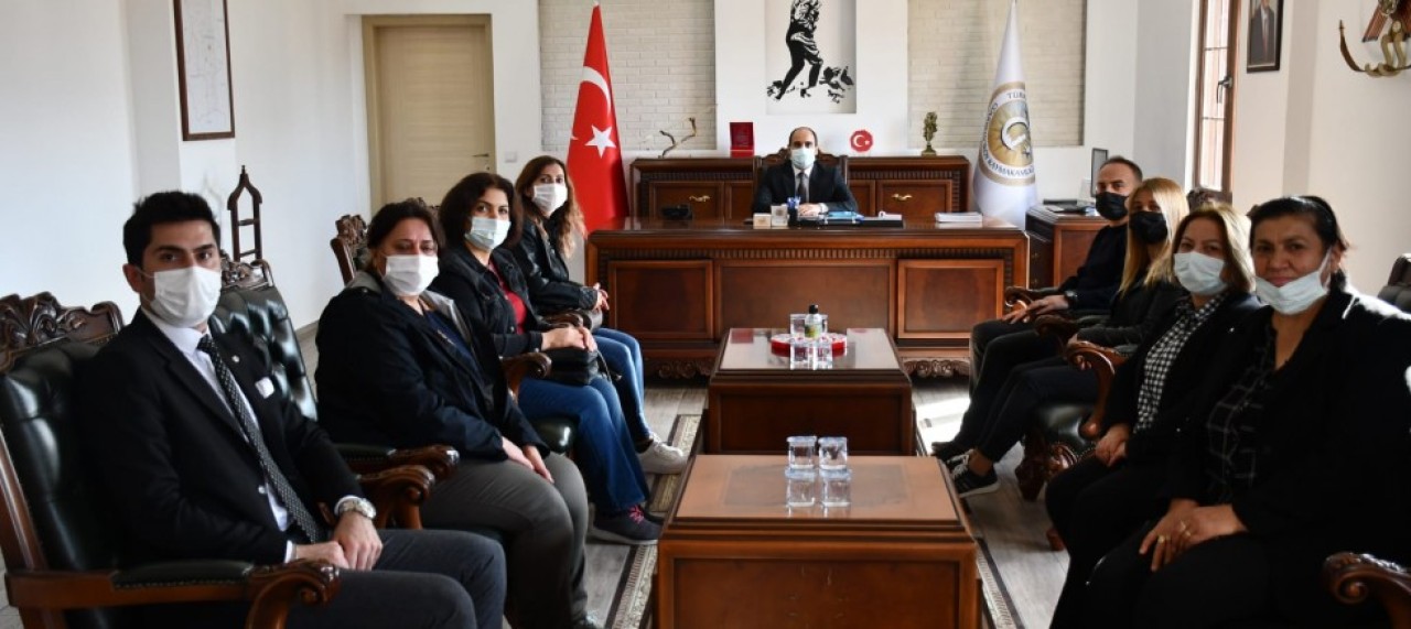 CHP GENÇLİĞİ VE KADIN KOLLARINDAN KAYMAKAM ALTINÖZ’E ZİYARET