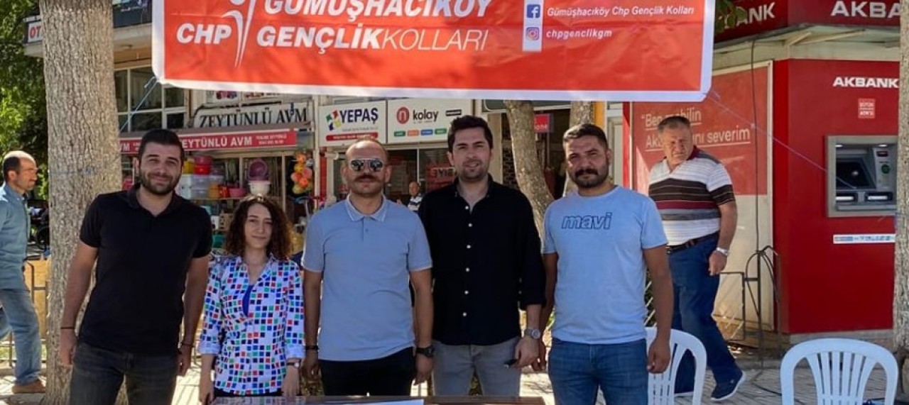 CHP GENÇLİĞİNDEN ÜYE STANDI