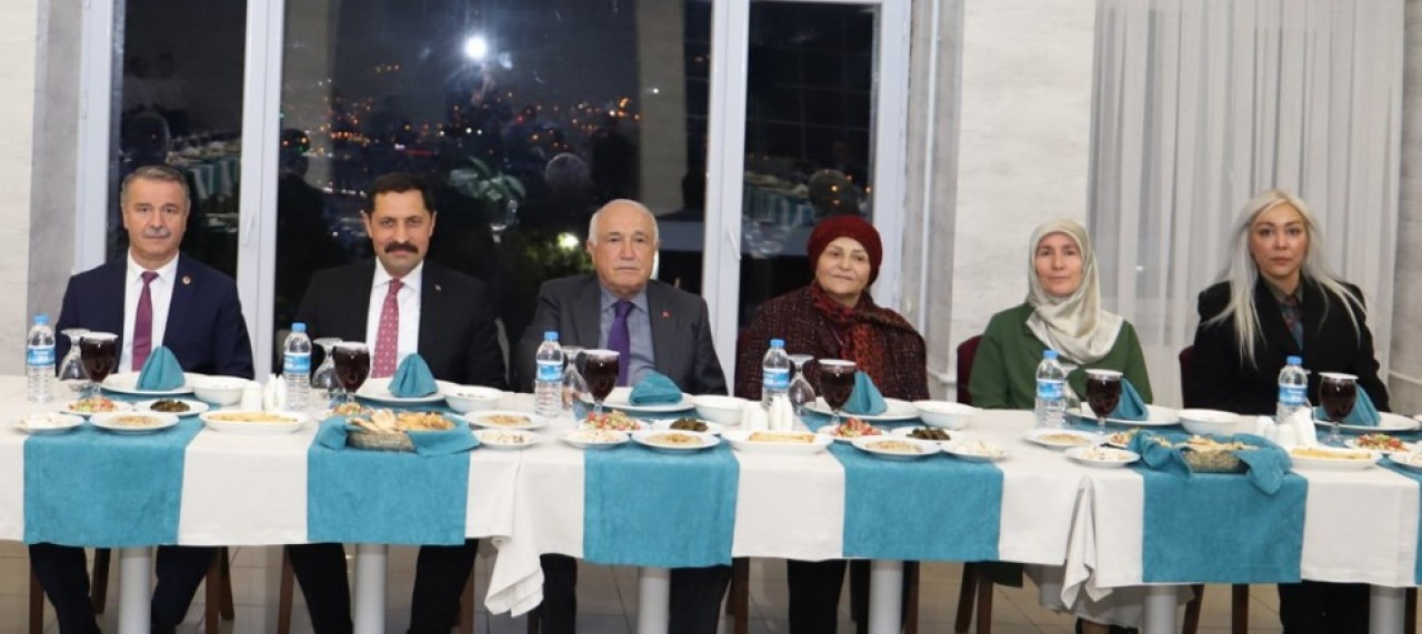 ÇİÇEK, ÜNİVERSİTE SENATOSU İLE YEMEKTE BULUŞTU