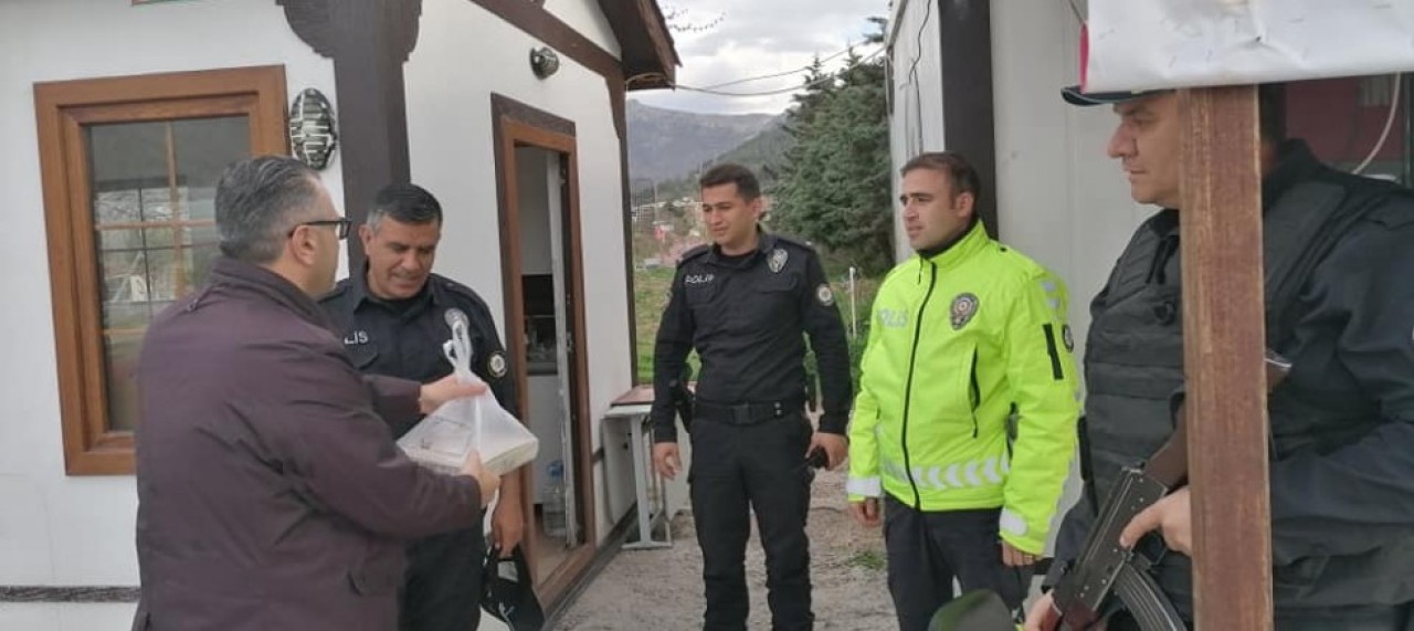 ÇİLEZ’DEN TATLILI KUTLAMA