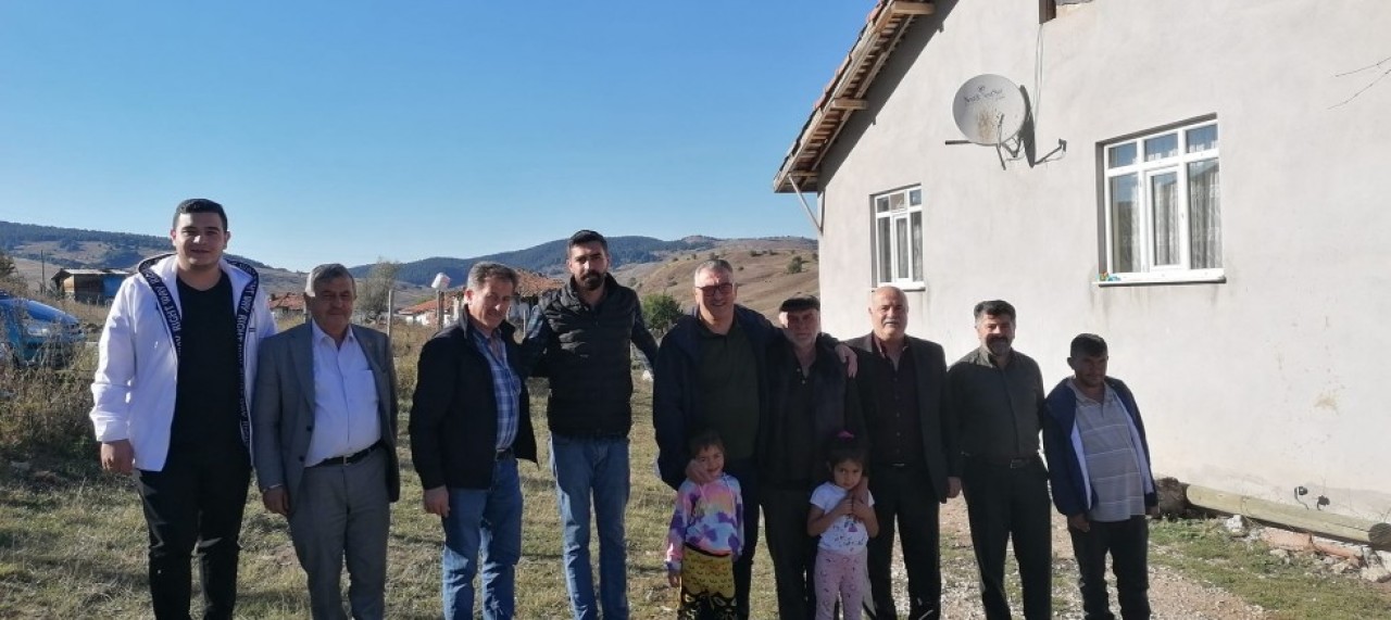 ÇİLEZ, KÖYLÜNÜN SORUNLARINI YERİNDE DİNLİYOR