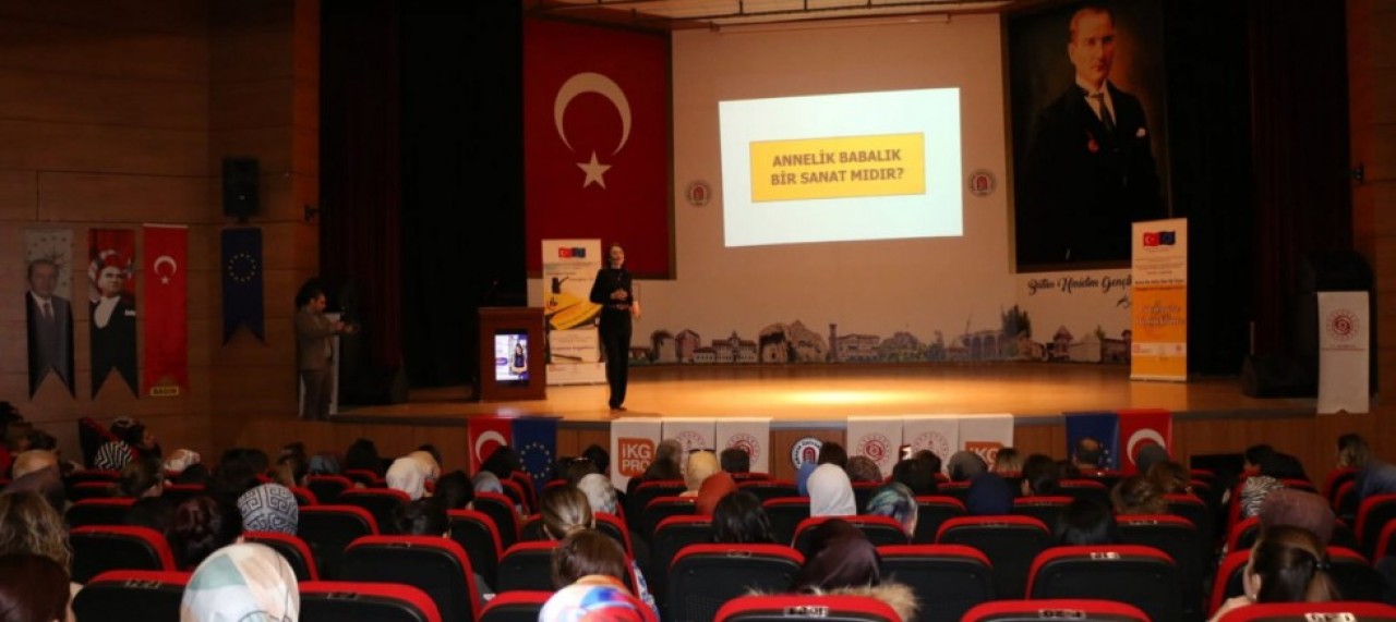 "ÇOCUĞUMUN BEYNİNDE NELER OLUYOR" KONULU SEMİNER DÜZENLENDİ