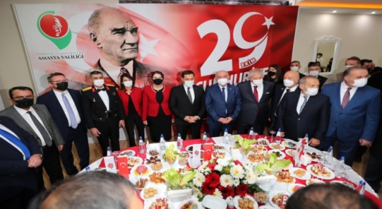 CUMHURİYET RESEPSİYONU YAPILDI