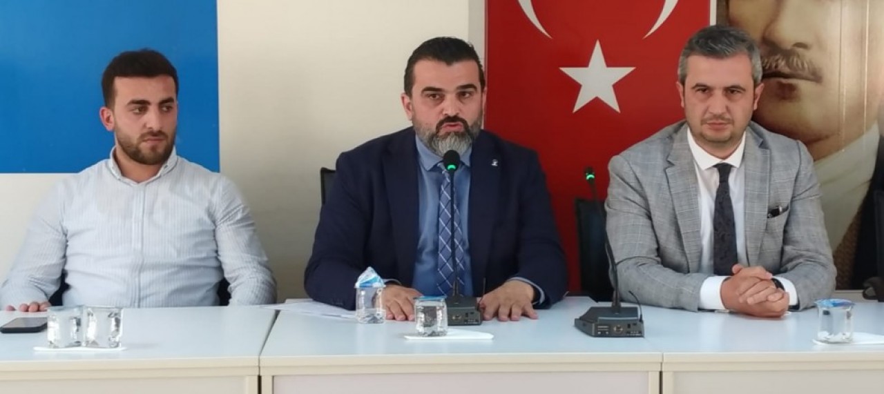 DEMOKRASİMİZE VE İRADEMİZE DÜŞMAN OLAN ŞER ODAKLARINI HİÇBİR ZAMAN UNUTMAYACAĞIZ