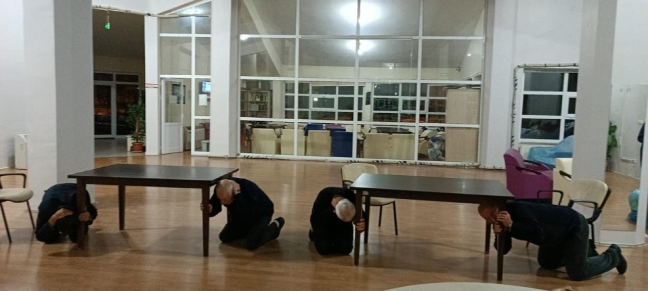 DEPREM TATBİKATI HUZUREVİ’NDE DE YAPILDI