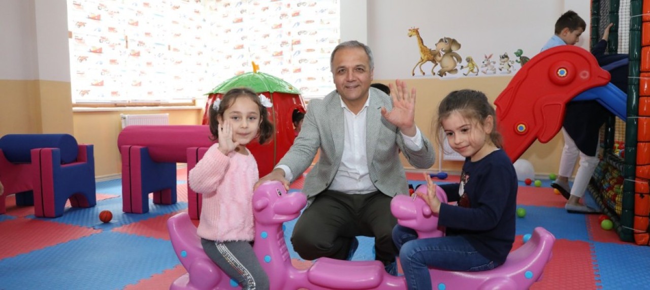 DEPREMZEDE AİLELERİN ÇOCUKLARINA ÜCRETSİZ