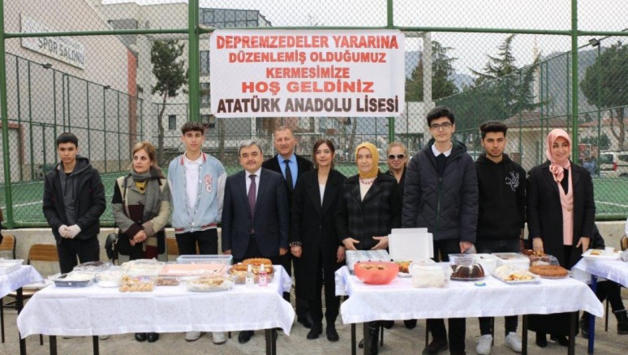 DEPREMZEDELER İÇİN BİR KATKI DA DUYARLI LİSE ÖĞRENCİLERİNDEN