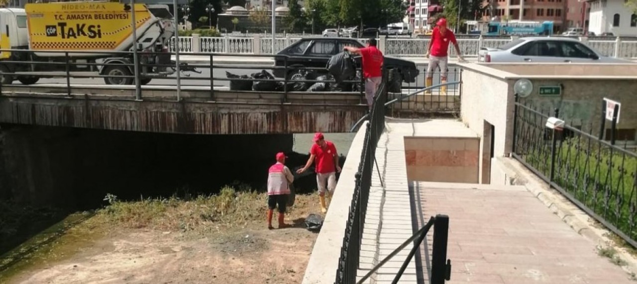 DERE YATAKLARI TEMİZLENİYOR