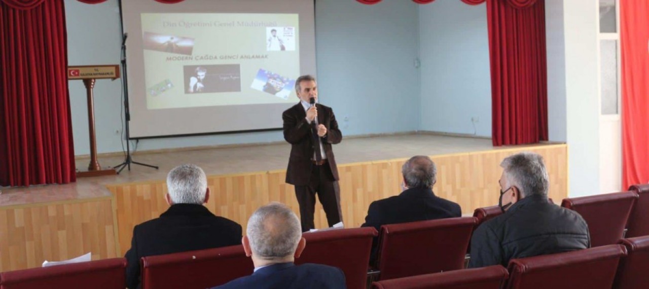 DİN KÜLTÜRÜ ve AHLAK BİLGİSİ DERSİ ÖĞRETMENLERİ İLE MESLEK DERSLERİ ÖĞRETMENLERİNE EĞİTİM SEMİNERİ VERİLDİ