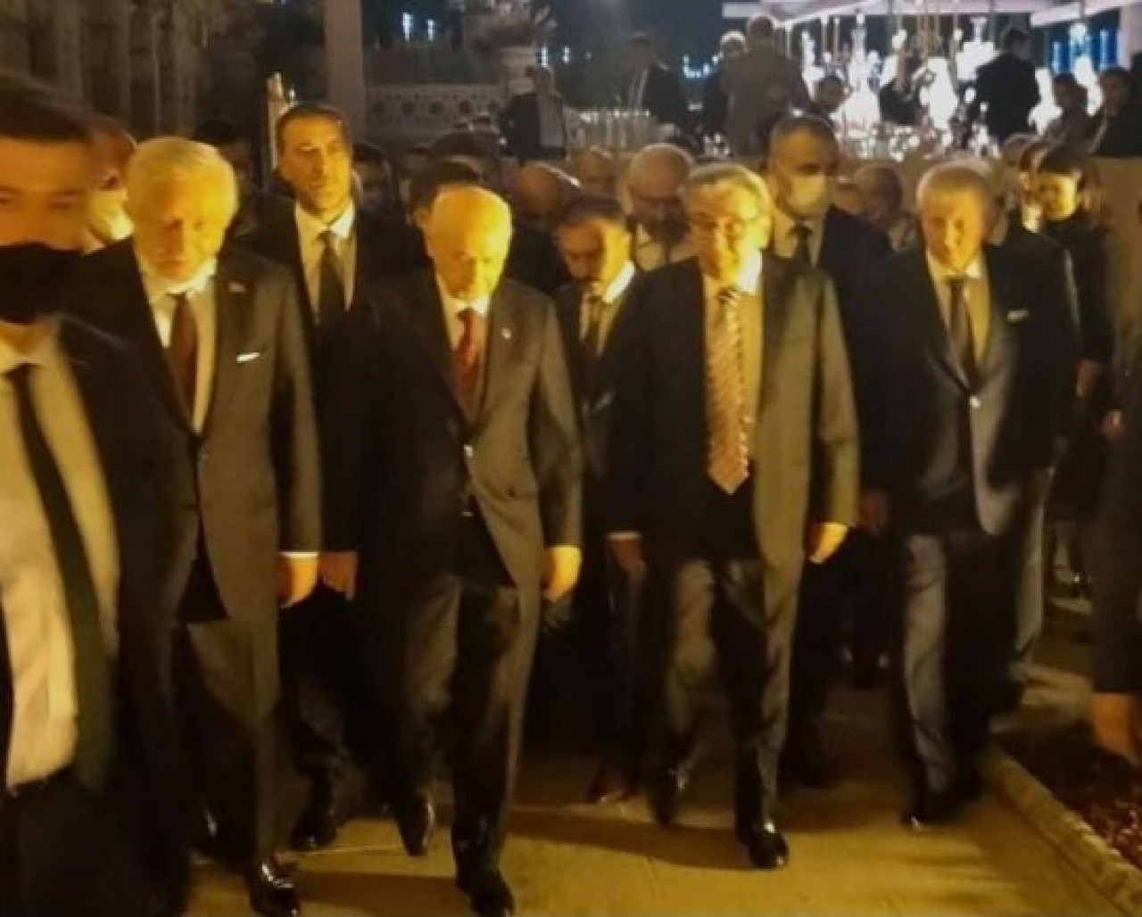 DÜĞÜNE GENEL BAŞKAN BAHÇELİ İLE KATILDI