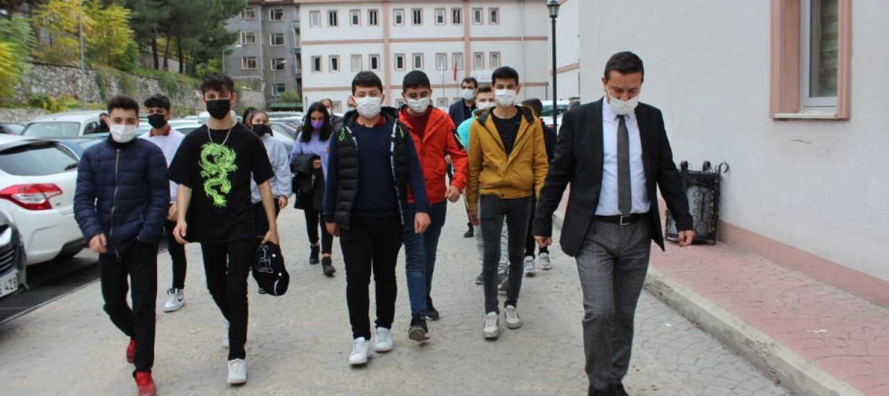 DUYARLI GENÇLERE TEŞEKKÜR ETTİ