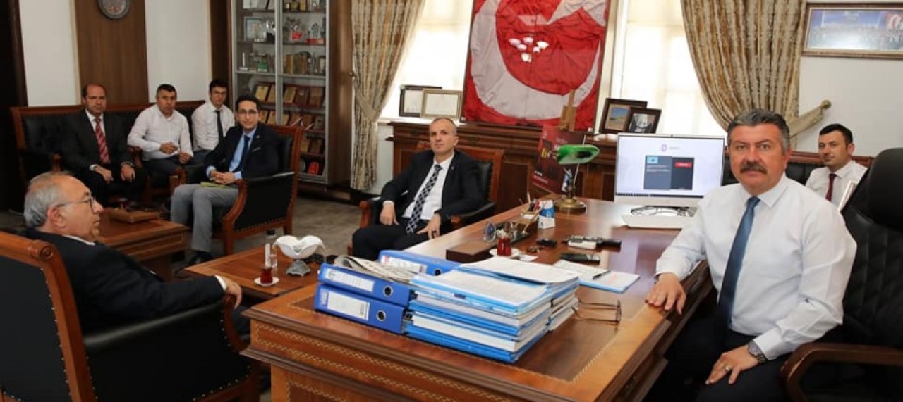 ELEKTRİKTEN TASARRUFUN YOLLARI ARANIYOR