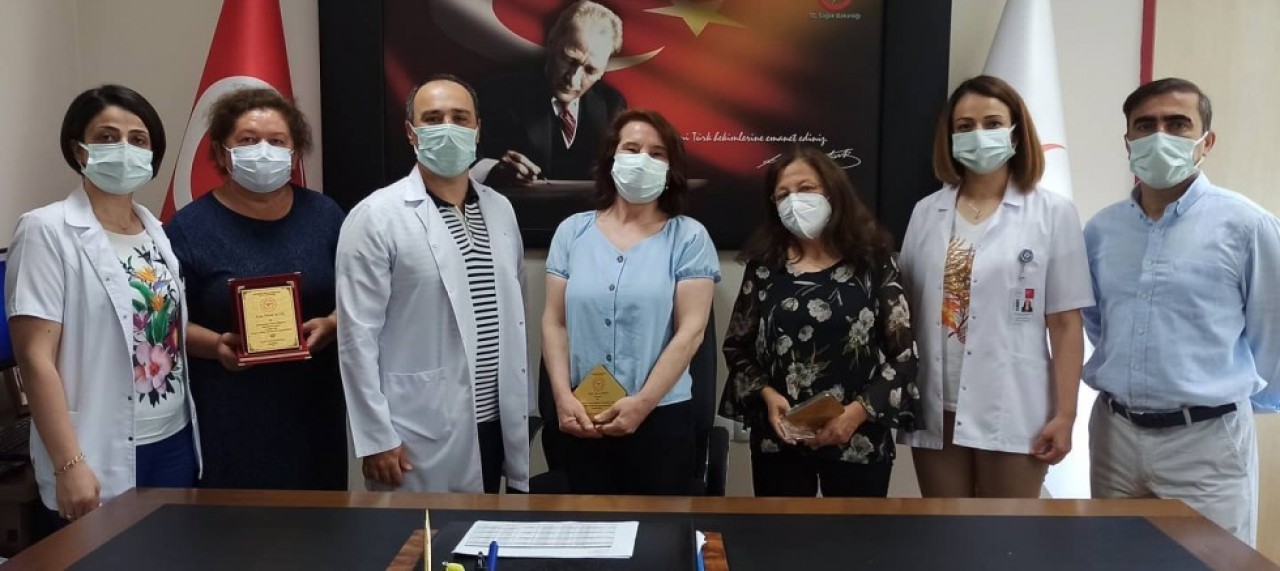 EMEKLİ PERSONELE PLAKETLİ TEŞEKKÜR