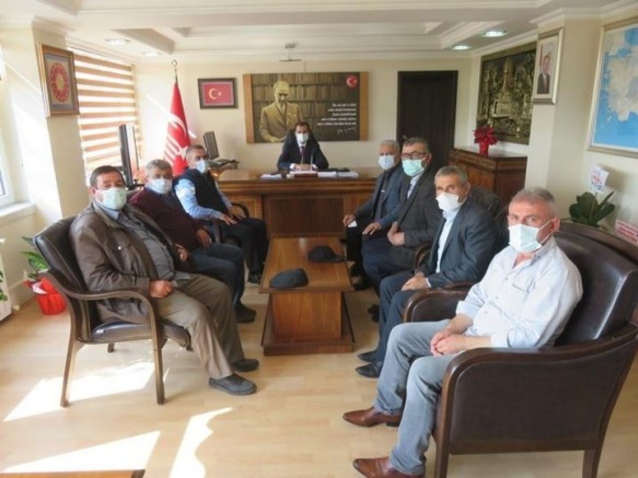 ERKEK VE BERABERİNDEKİLER KAYMAKAM GÜLDOĞAN’I ZİYARET ETTİ