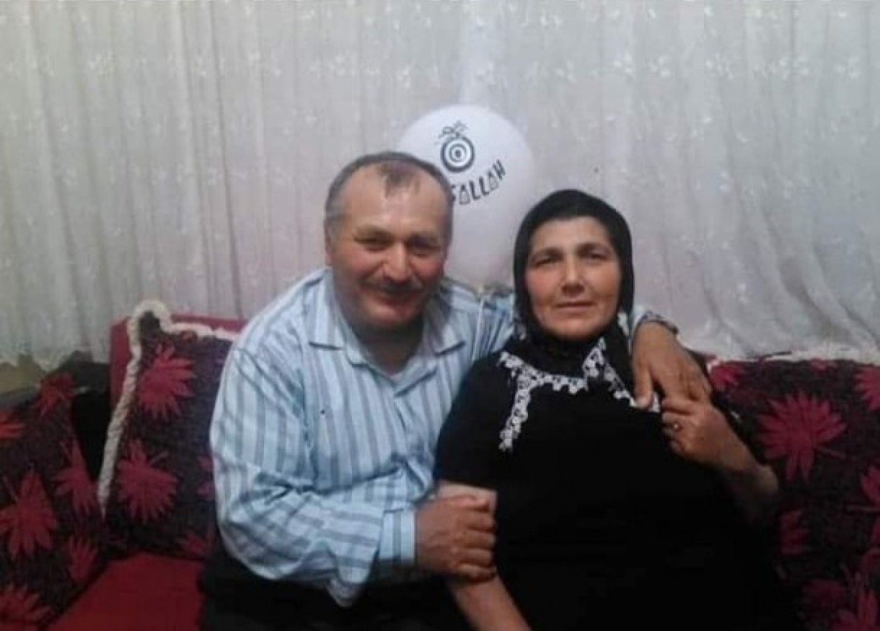 EŞİ OLAY YERİNDE SÜRÜCÜ HASTANEDE HAYATINI KAYBETTİ