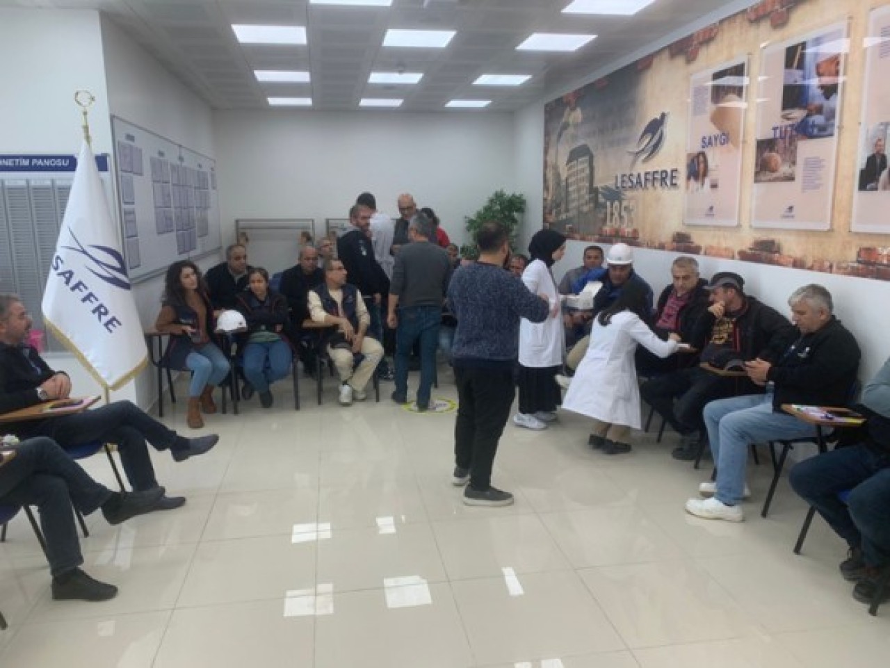 FABRİKA ÇALIŞANLARINA GGK KİTLERİ DAĞITILDI