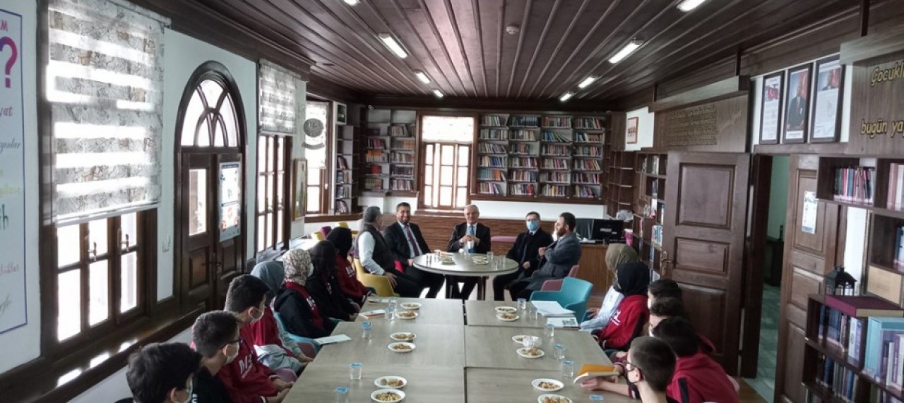 FEN LİSESİNDE OKUMA HALKASI