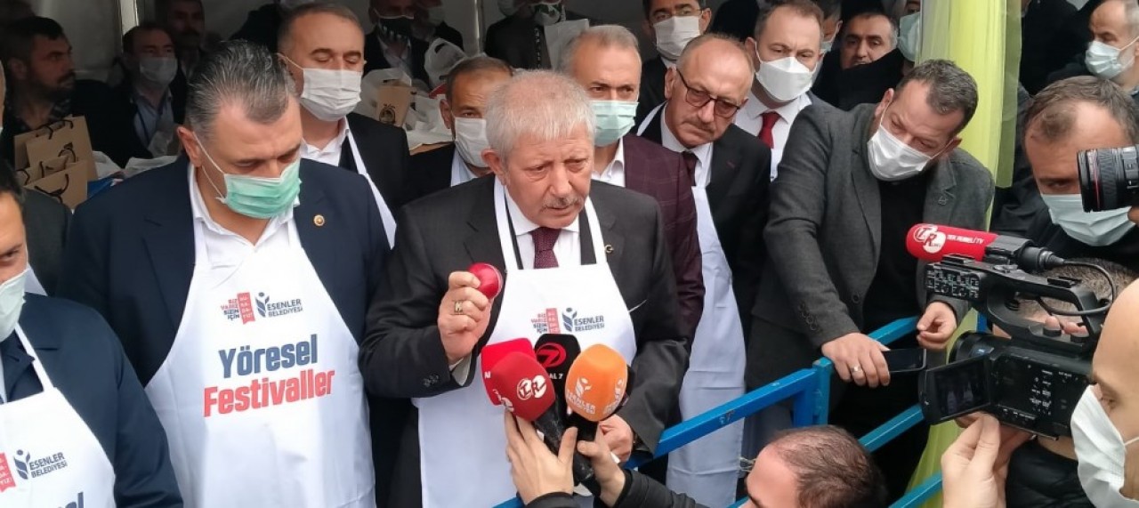 FESTİVAL’DE 5 TON ELMA DAĞITILDI