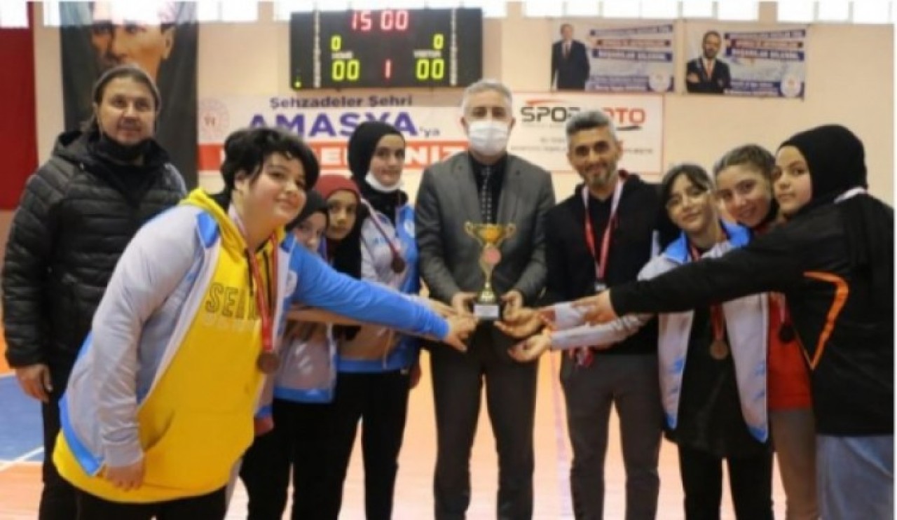 FUTSAL YILDIZ KIZ TURNUVASI'NIN FİNALİ YAPILDI