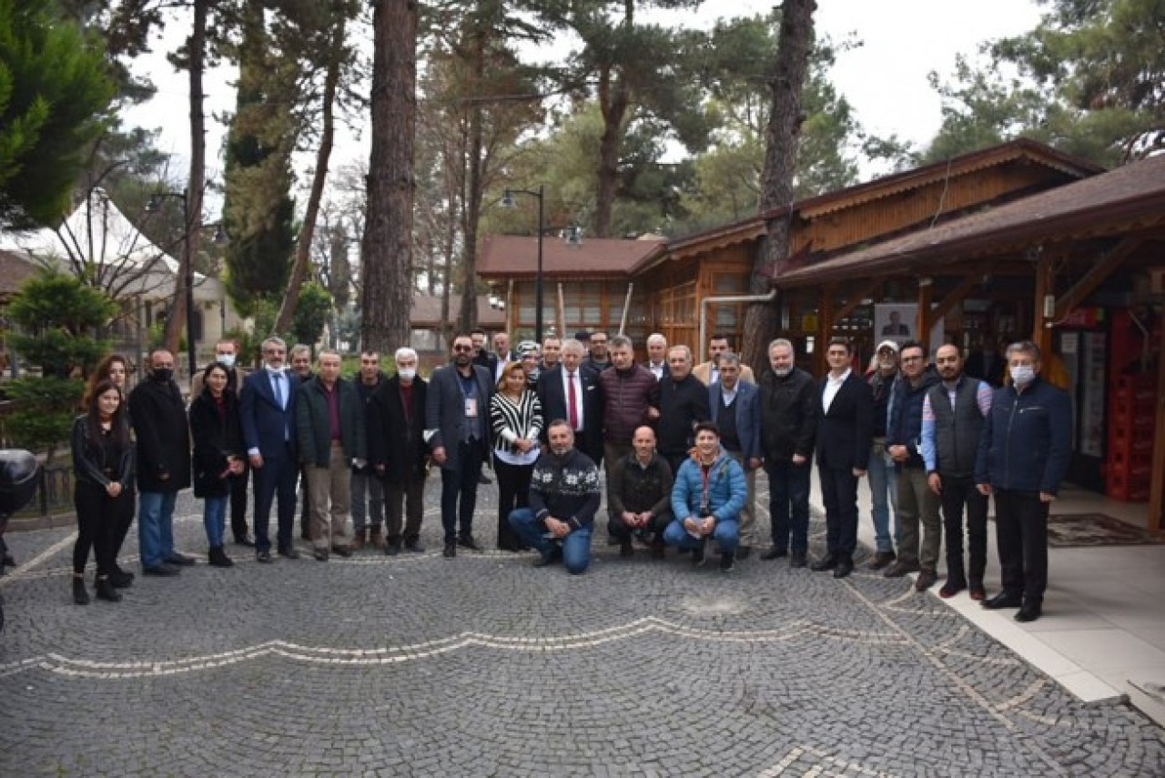 GAZETECİLER, DÜNYANIN EN ÖNEMLİ MESLEKLERİNDEN BİRİNİ İCRA EDİYOR